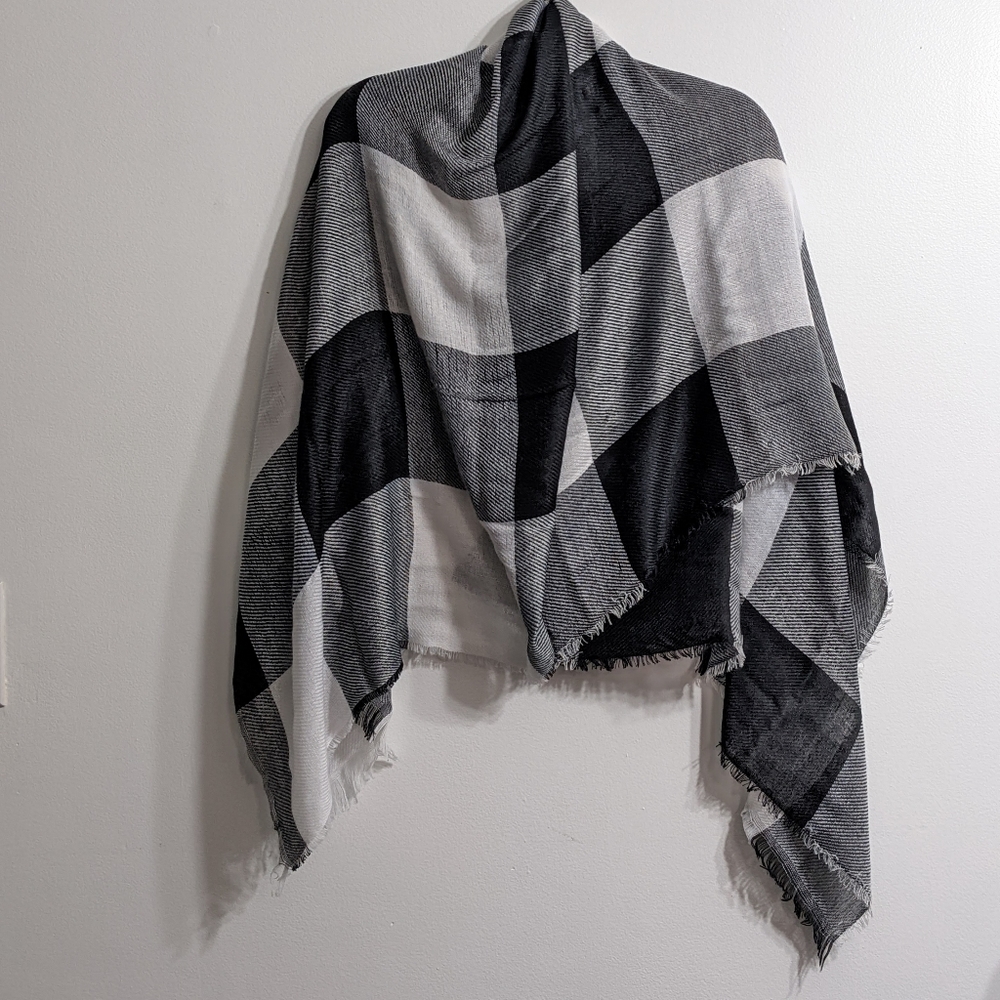 NWT Black and White Buffalo Check Blanket Scarf